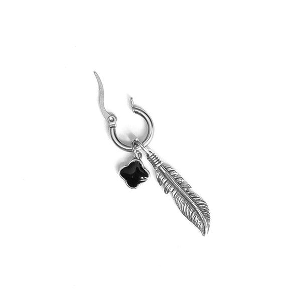 Black clover Feather Earring (limited)